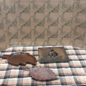 4 pc bundle of leaf design decor and iron trivet